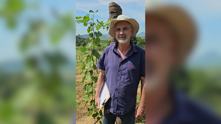 Luiz Carlos Caetano, pesquisador do Incaper, na Fazenda Experimental Bananal do Norte, em Pacotuba, Cachoeiro de Itapemirim