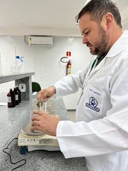 o pesquisador Ismael desenvolve o trabalho no CPDI Serrano, em Pedra Azul, Domingos Martins.