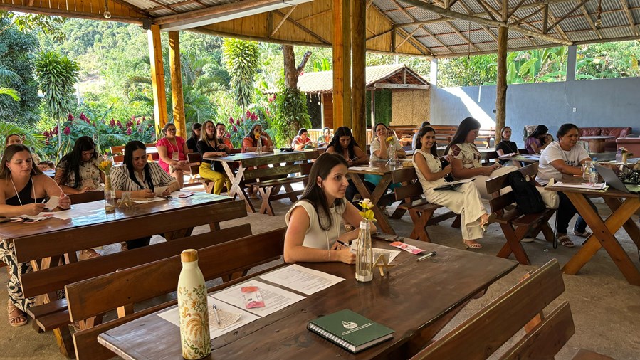 Ao final do evento houve um momento de confraternização com sorteio de uma cesta de produtos de beleza e outros brindes, obtidos por meio do comércio local.