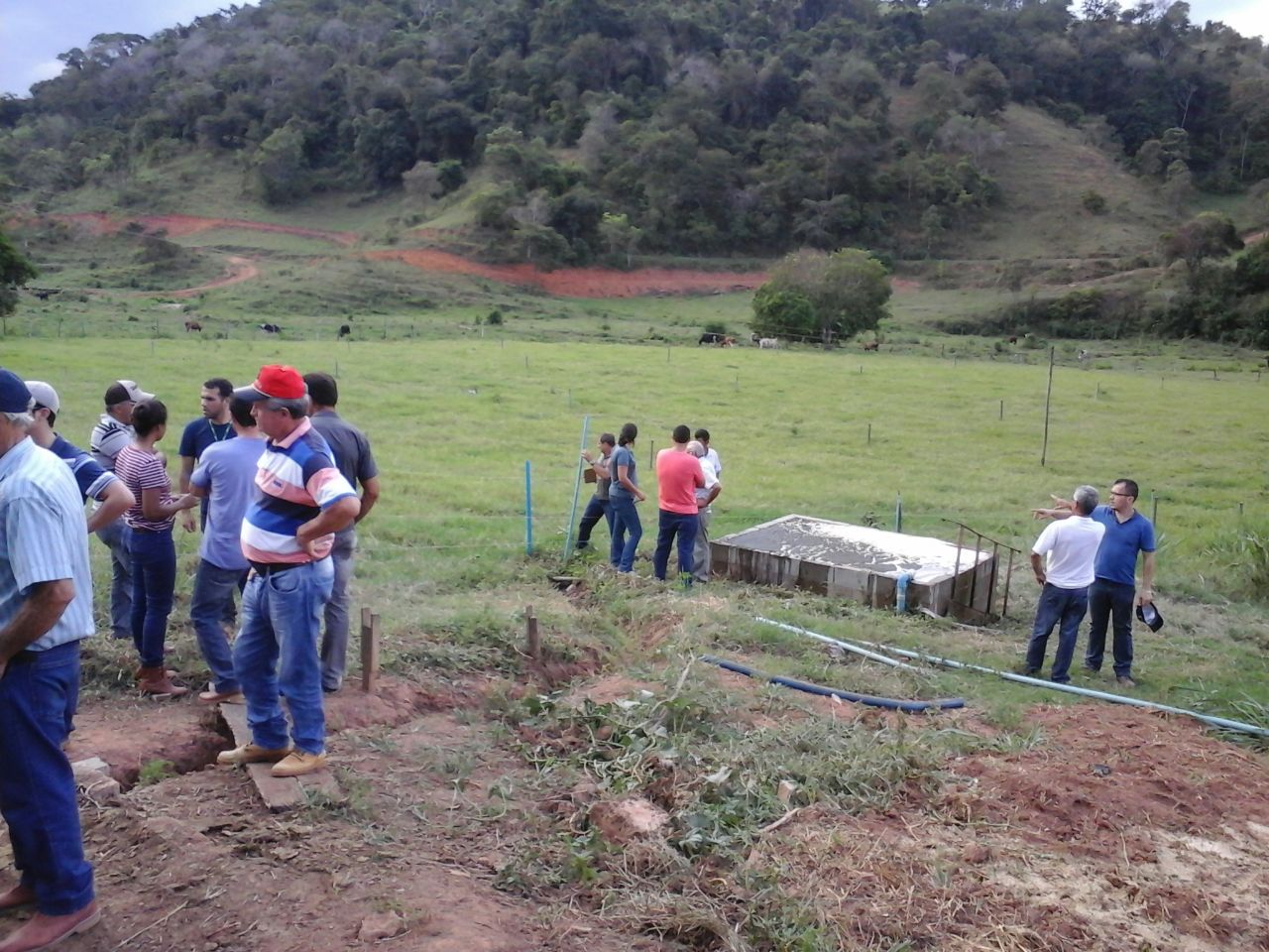 Aproximadamente 38 produtores rurais e oito técnicos do Incaper participaram da visita.