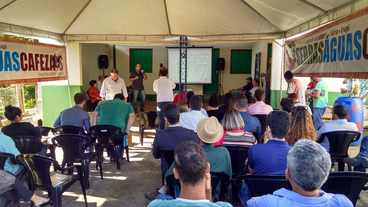 Após a criação da UC foi realizado o mapeamento da área por meio de fotointerpretação de áreas de rocha e vegetação nativa. 