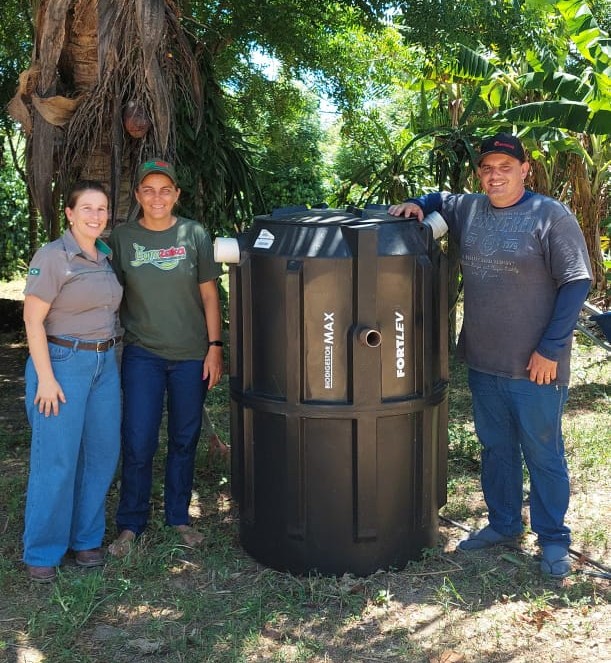Por meio do projeto Cafeicultura Sustentável, os produtores foram contemplados com um biodigestor, para tratamento de resíduos na propriedade
