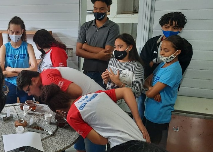 Oficina alunos Mantenópolis_Crédito Divulgação Incaper|||Fotógrafo:Divulgação Incaper