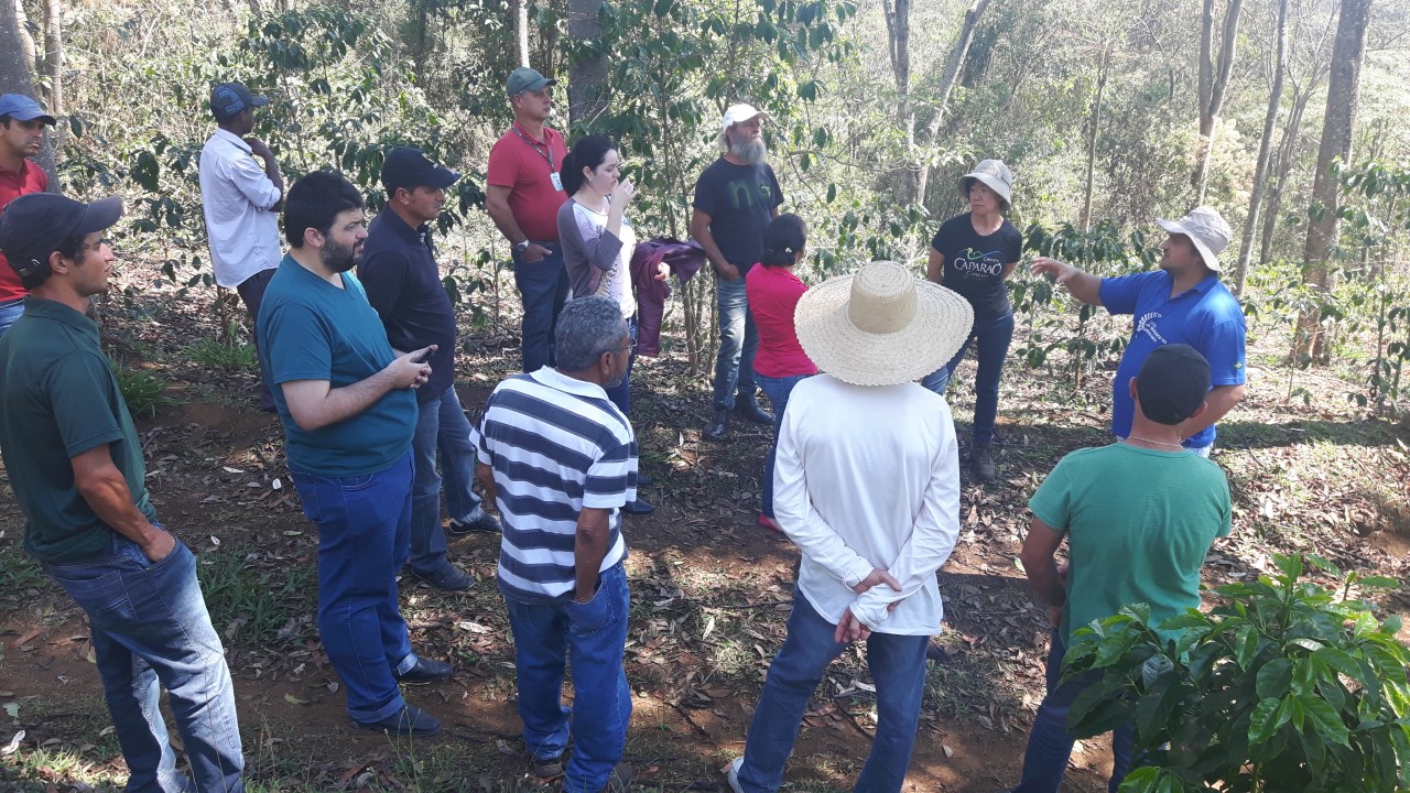Estiveram presentes aproximadamente 25 agricultores familiares e empreendedores rurais. 
