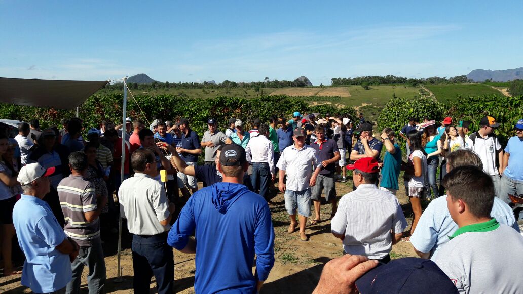 Dia de campo sobre cafeicultura é realizado em Vila Pavão.