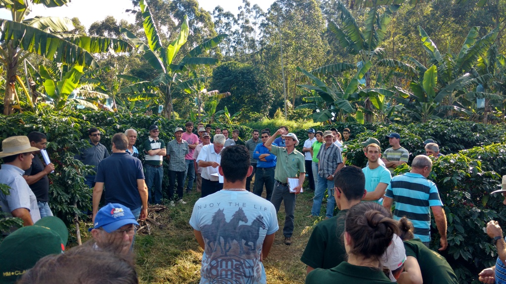 O evento contou com a presença de mais de 100 pessoas entre produtores -  alunos de Escola Técnica e técnicos do setor agrícola.