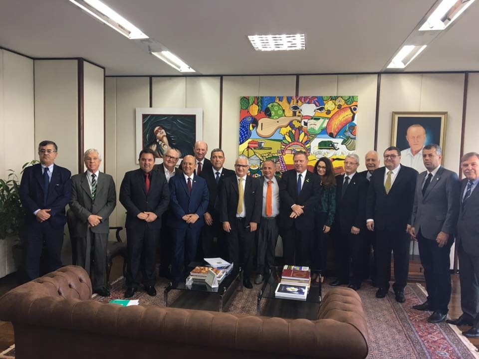 Estado garante que há estoque de Conilon e ministro adia decisão sobre importação.